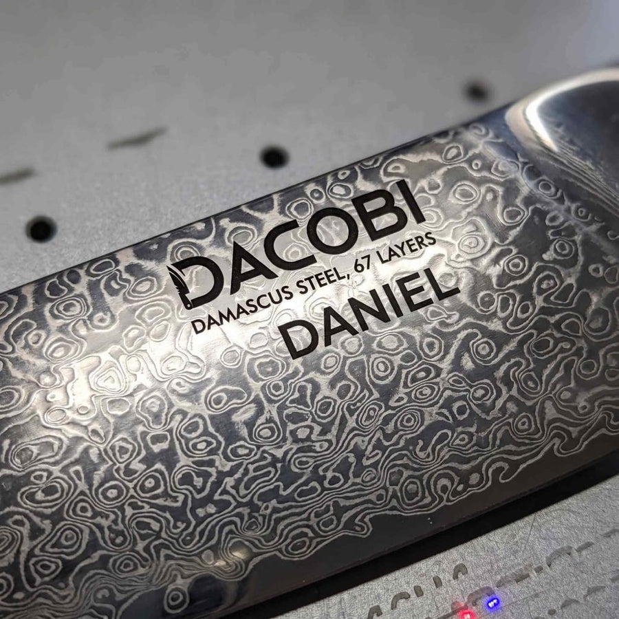 Нож DACOBI от дамаска стомана с лазерно гравирано име DANIEL върху острието