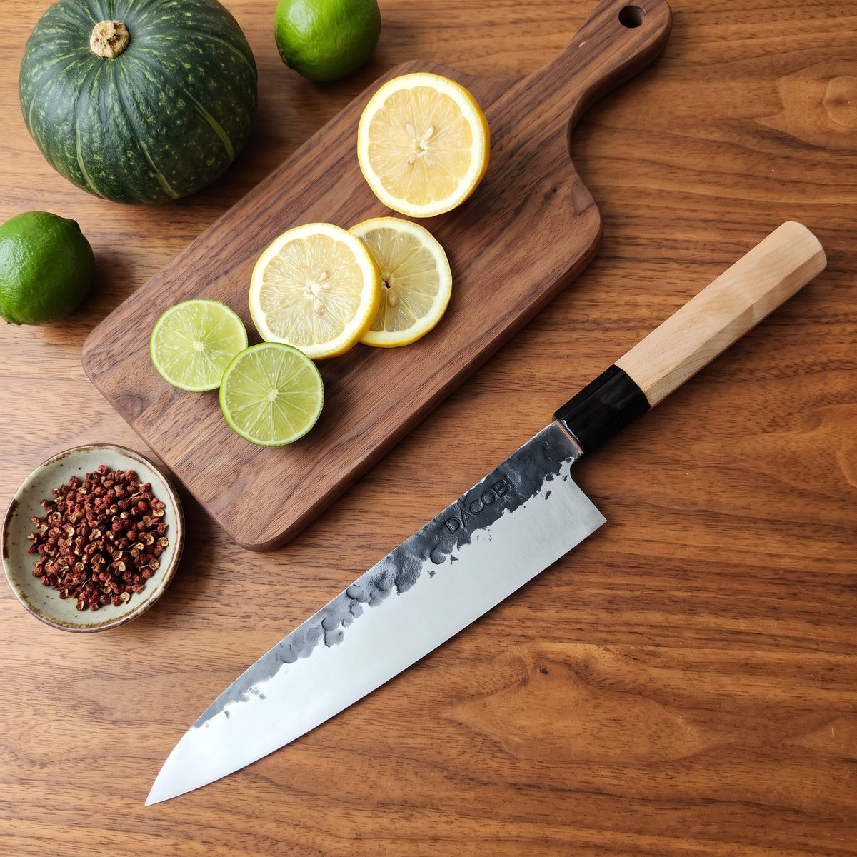Детайл на острието от стомана 14C28N на нож Gyuto Tsuchime